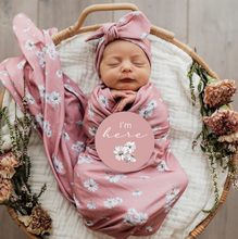 Load image into Gallery viewer, Snuggle Hunny Kids Daisy &amp; Musk Pink Reversible Milestone Cards