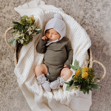 Load image into Gallery viewer, Snuggle Hunny Kids Grey Merino Wool Bonnet &amp; Booties