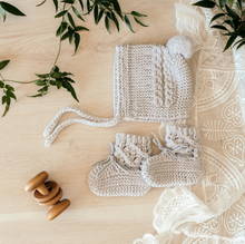 Load image into Gallery viewer, Snuggle Hunny Kids Grey Merino Wool Bonnet &amp; Booties