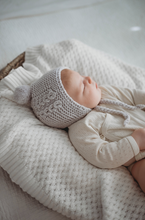 Load image into Gallery viewer, Snuggle Hunny Kids Grey Merino Wool Bonnet &amp; Booties