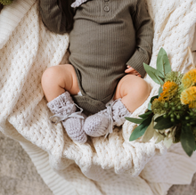 Load image into Gallery viewer, Snuggle Hunny Kids Grey Merino Wool Bonnet &amp; Booties