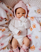 Load image into Gallery viewer, Snuggle Hunny Kids Pink Merino Wool Bonnet &amp; Booties
