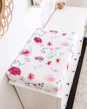 Load image into Gallery viewer, Snuggle Hunny Kids Wanderlust | Bassinet and Moses basket Fitted Sheet / Change Pad Cover