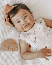 Load image into Gallery viewer, Bella Zailea Rainbow Teether